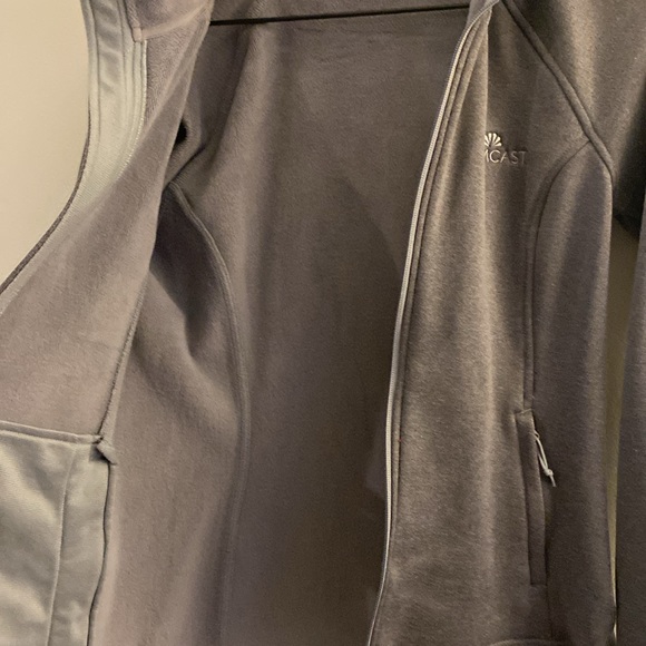 North Face with a Comcast Logo - super soft plush - size medium / small - Picture 9 of 10